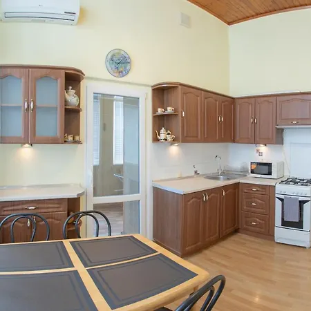 Apartment Near Deribasovskaya